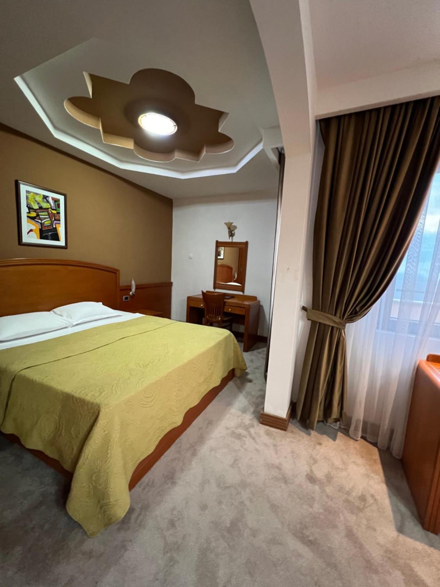 Hotel Princi I Arberit พริสตีนา ภายนอก รูปภาพ