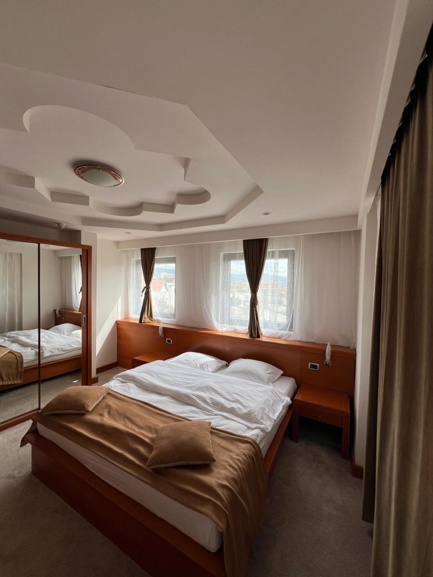 Hotel Princi I Arberit พริสตีนา ภายนอก รูปภาพ