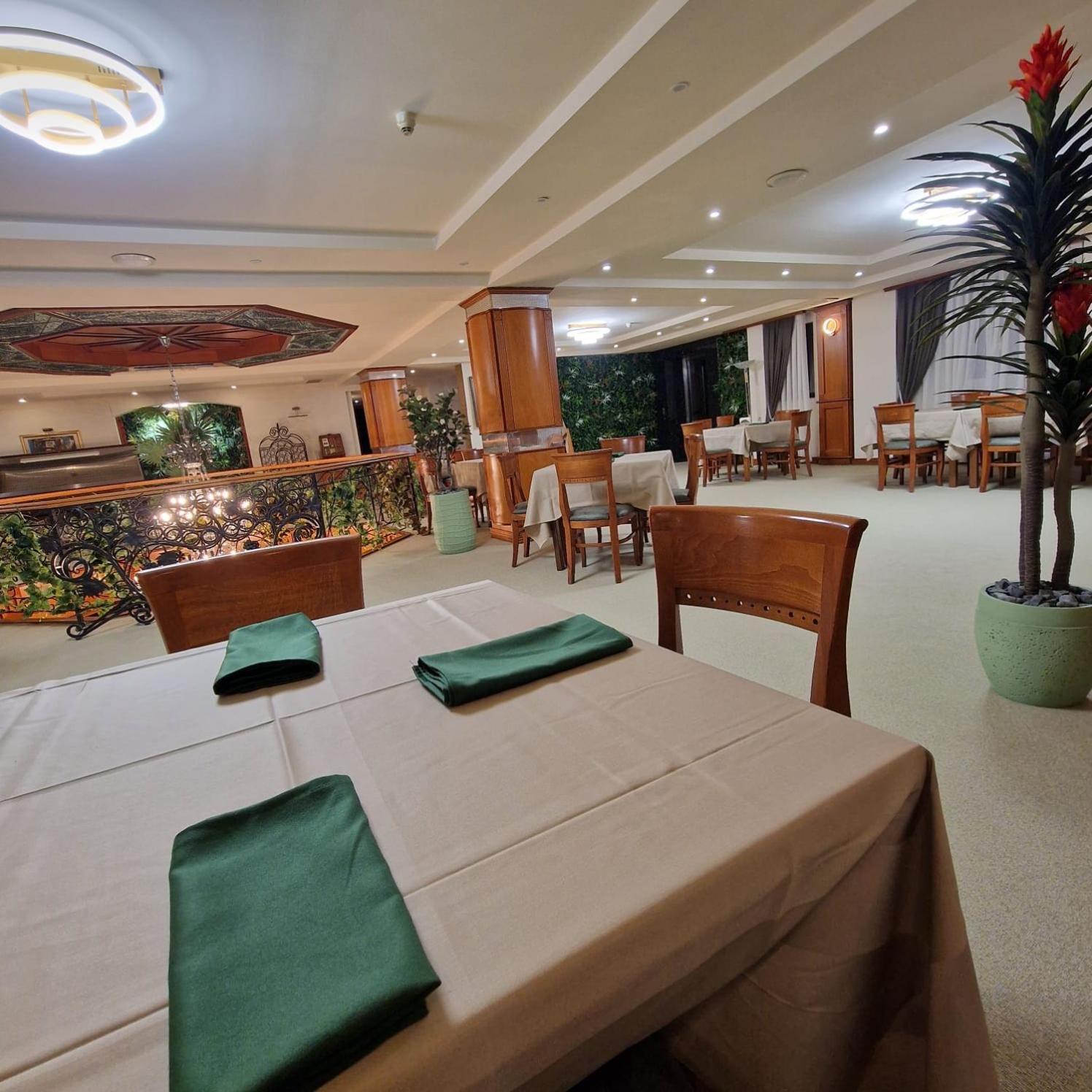 Hotel Princi I Arberit พริสตีนา ภายนอก รูปภาพ
