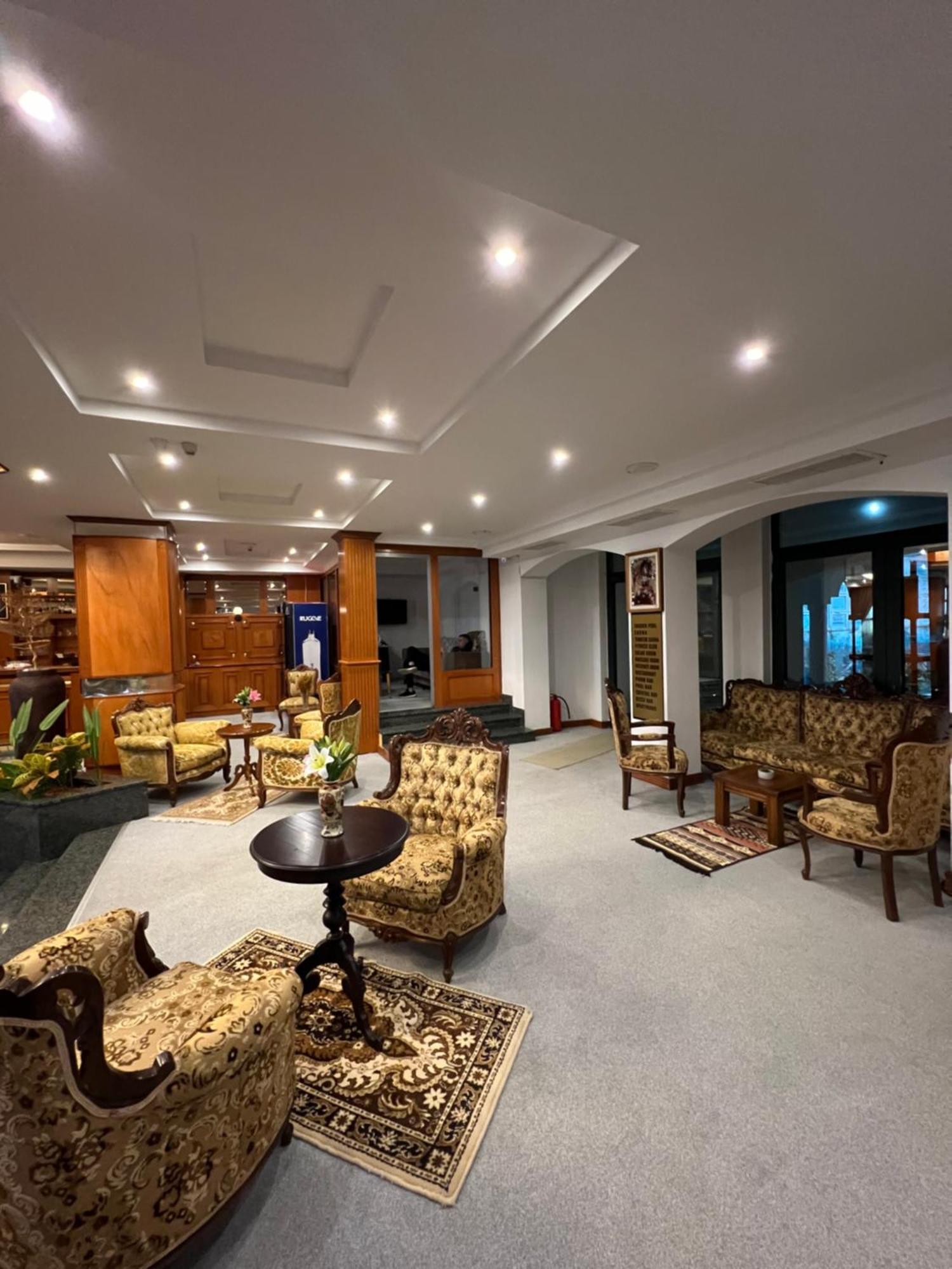 Hotel Princi I Arberit พริสตีนา ภายนอก รูปภาพ